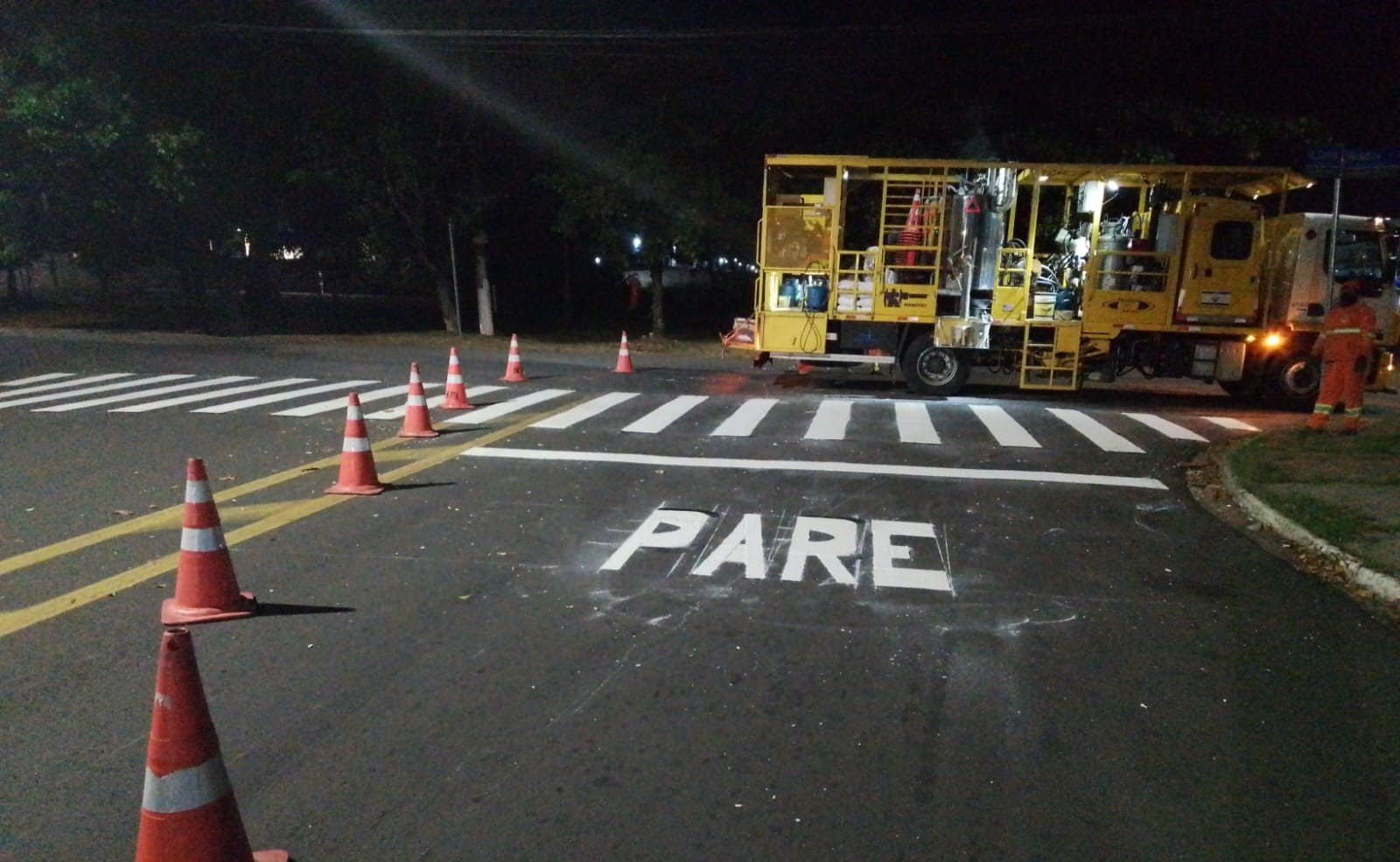ruas-de-acesso-ao-novo-viaduto-do-jardim-rosolem-recebem-nova-pintura-de-sinalizacao-de-solo