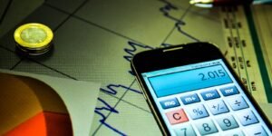 mercado-preve-crescimento-economico-de-2,2%-em-2025