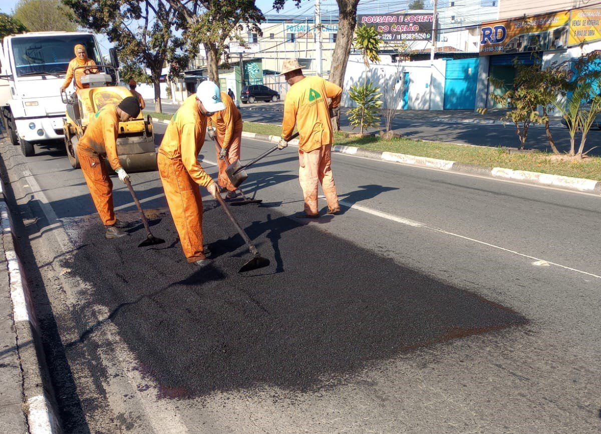 avenida-santana-recebe-etapa-da-operacao-tapa-buraco-realizada-pela-prefeitura-de-hortolandia