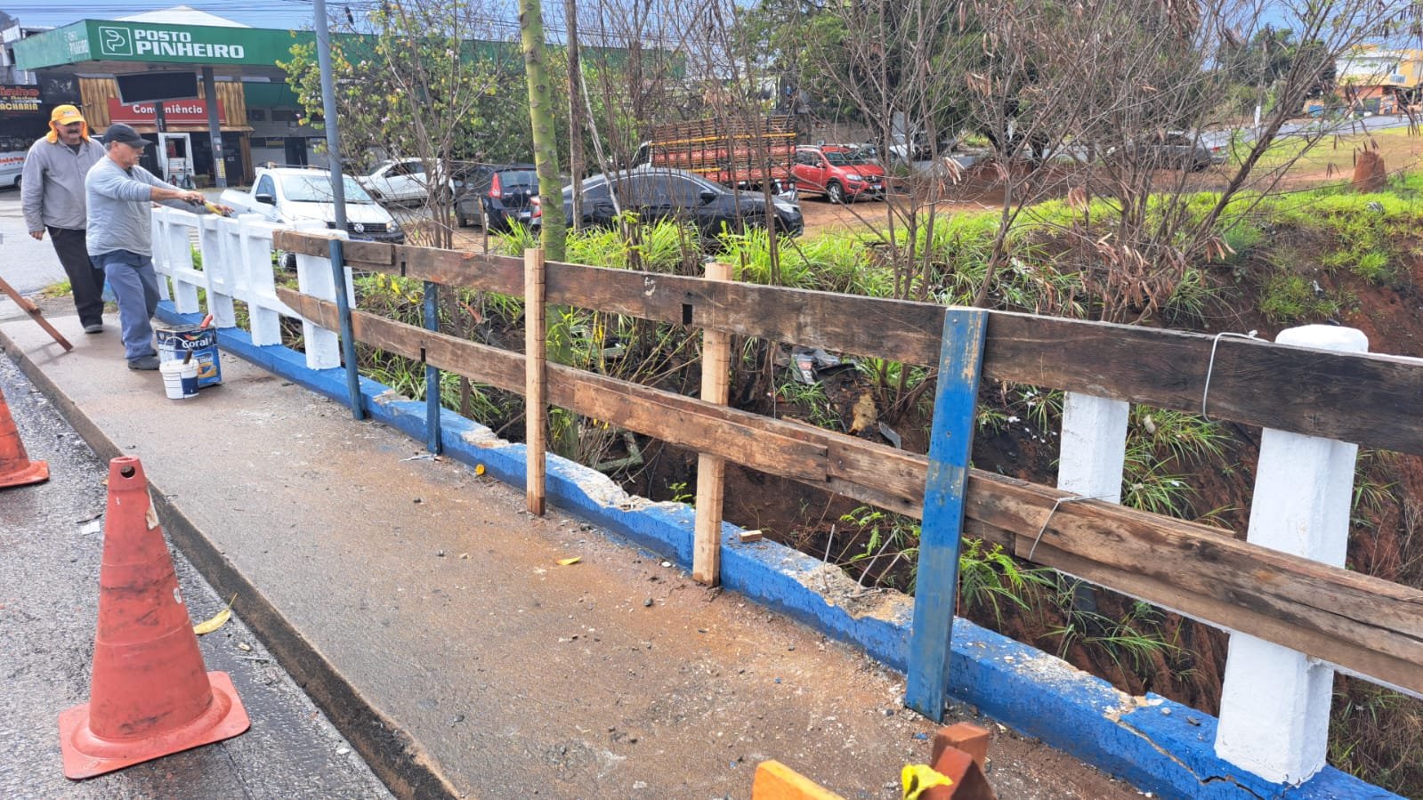 equipes-da-prefeitura-reforcam-a-manutencao-em-ponte-sobre-a-linha-ferrea-localizada-no-jd.-minda