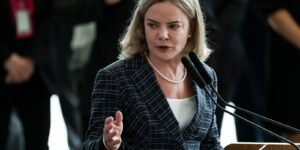 gleisi-diz-que-sancao-dos-eua-a-moraes-tem-repudio-total-do-governo