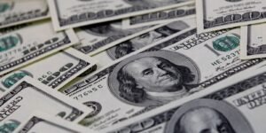 dolar-cai-para-r$-5,54-com-dados-de-desemprego-nos-eua