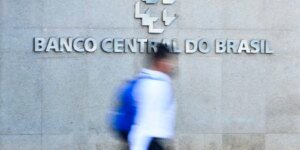 bc-acompanha-tarifaco-e-ve-juro-alto-por-tempo-“bastante-prolongado”