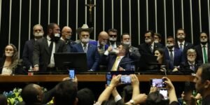 camara:-base-do-governo-chama-ocupacao-do-plenario-de-“chantagem”