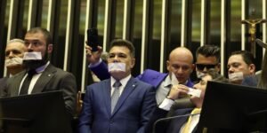 oposicao-pernoita-nos-plenarios-do-congresso-para-impedir-trabalhos