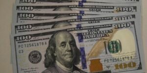 dolar-fecha-abaixo-de-r$-5,50-pela-primeira-vez-em-quase-um-mes